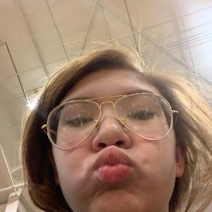 Meet your Posher, Mackenzie